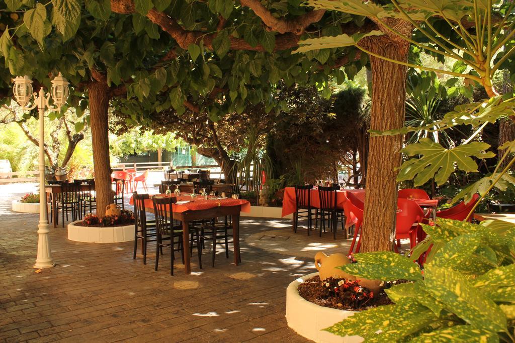 Hostal Braseria Tivissa Exterior photo